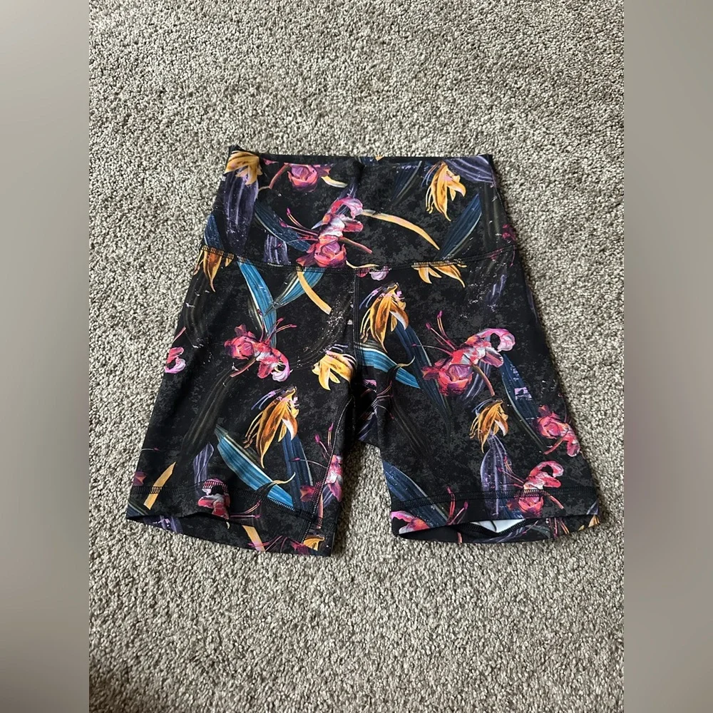 Lululemon Wunder Train High Rise Short - Picture 2 of 5